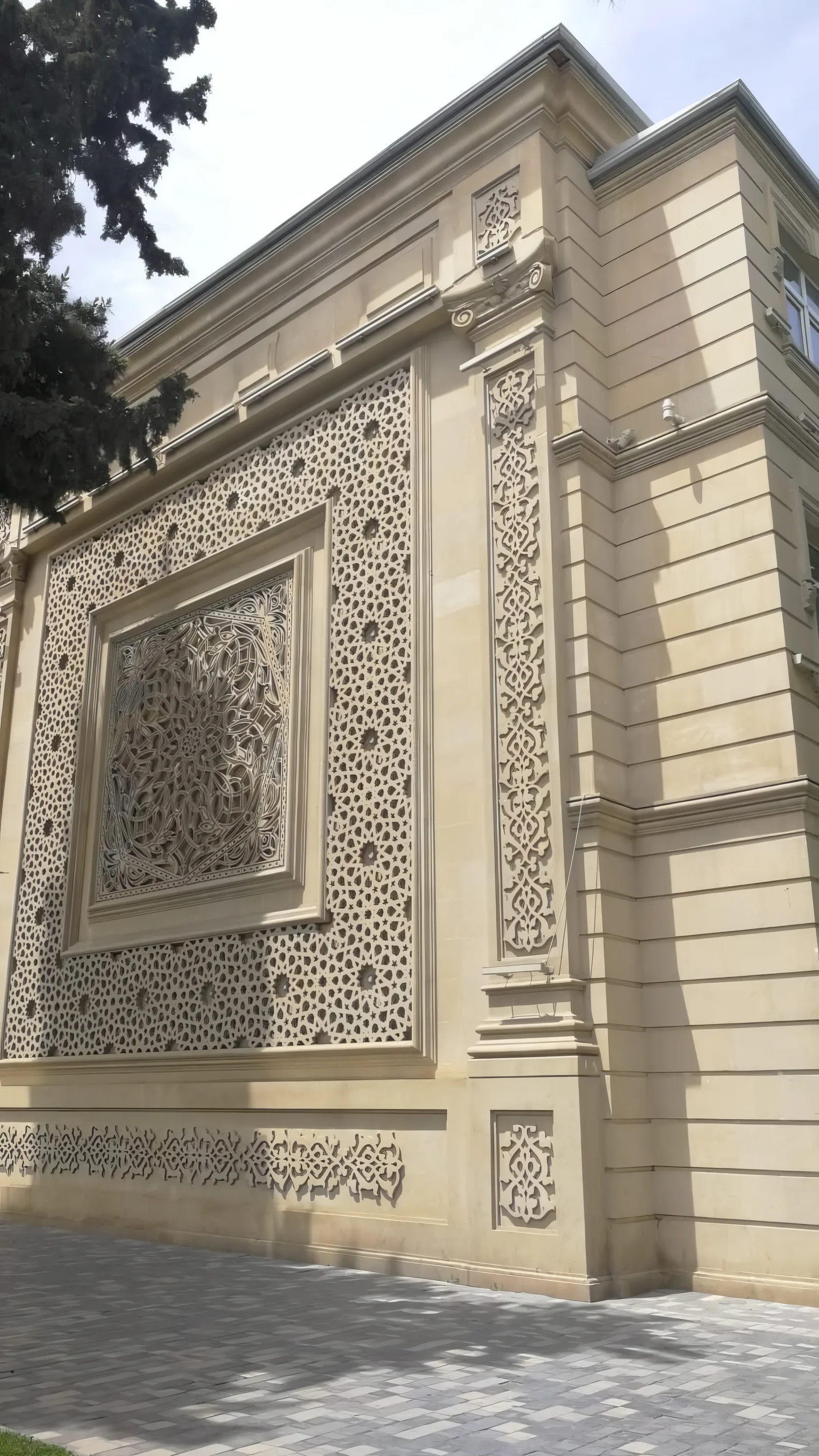 Аглай в отделке — художественная резьба фасада