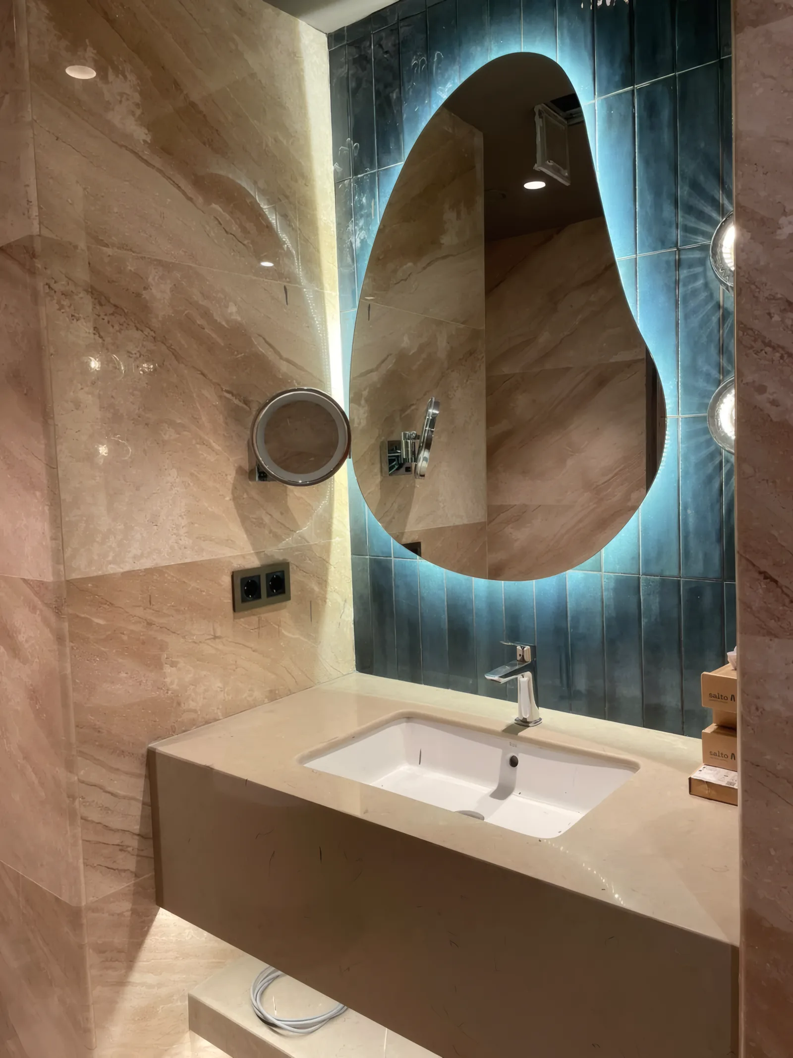 Мрамор в интерьере — Hilton Almaty Park