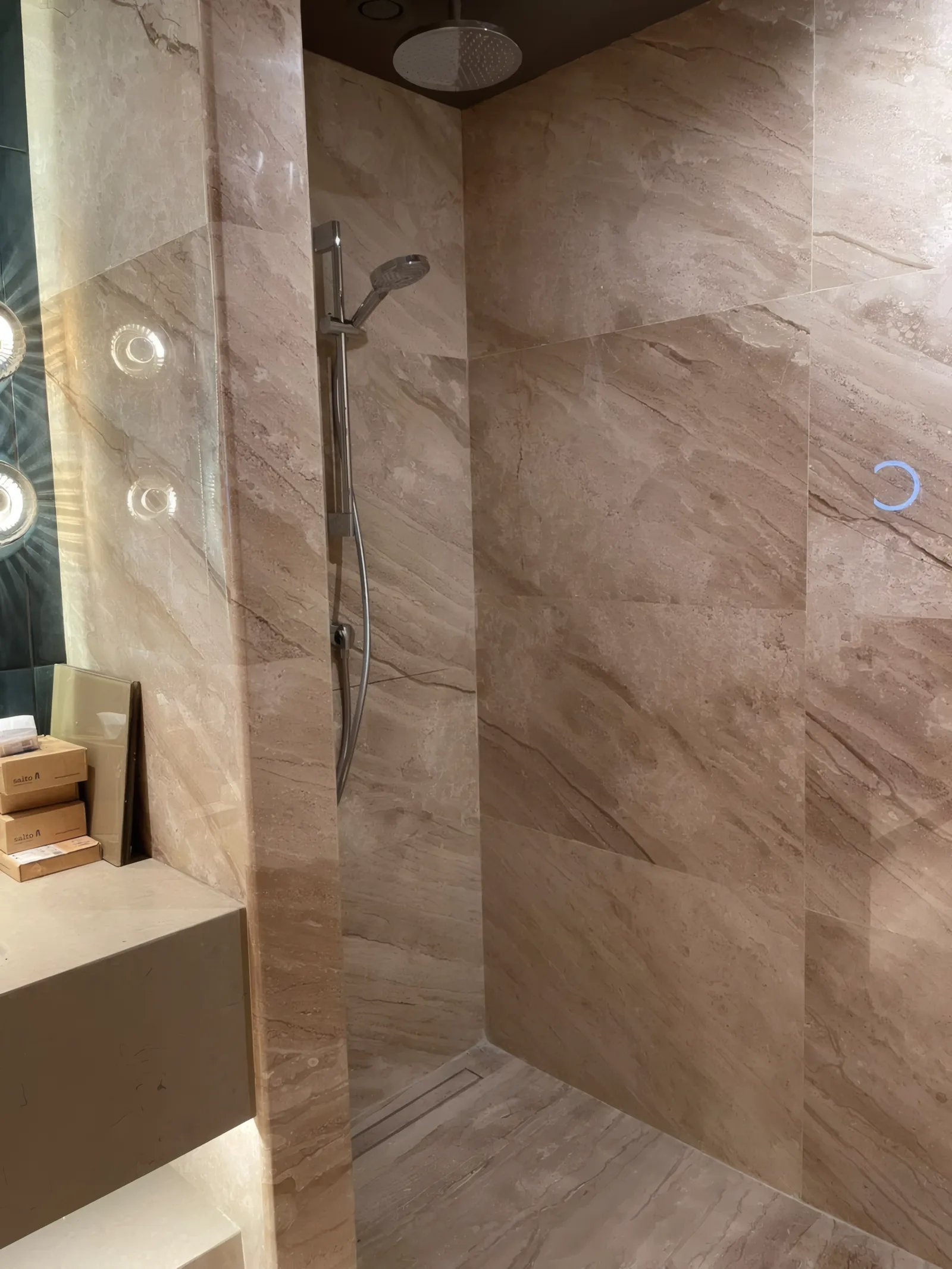 Hilton Almaty Park — мрамор daino royal