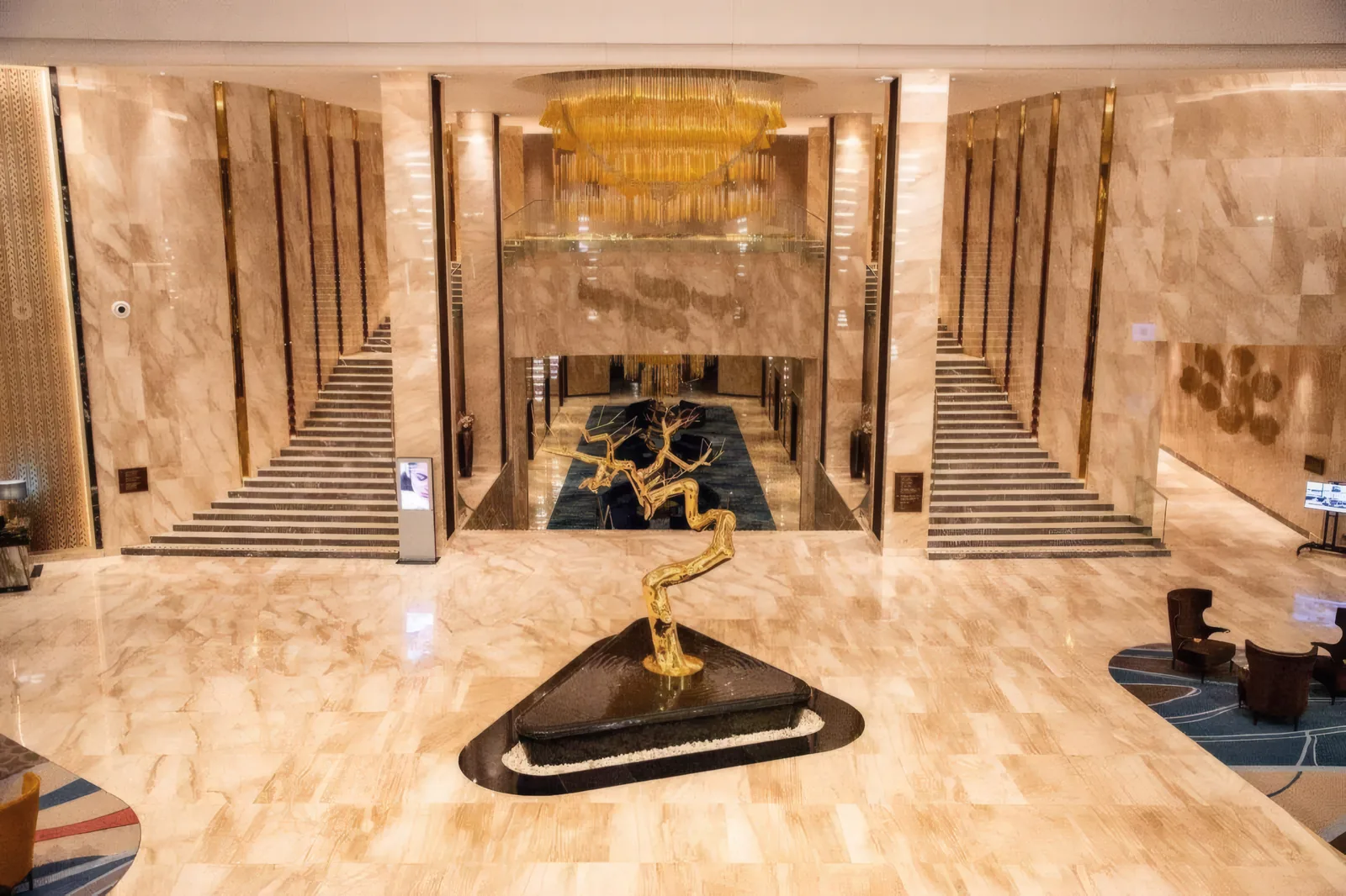 Отель Hilton, лобби и холлы — мрамор